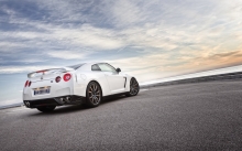  Nissan GT-R ,   